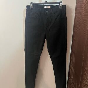 Levi's Black Women's Skinny Jeans - Classic Five-Pocket